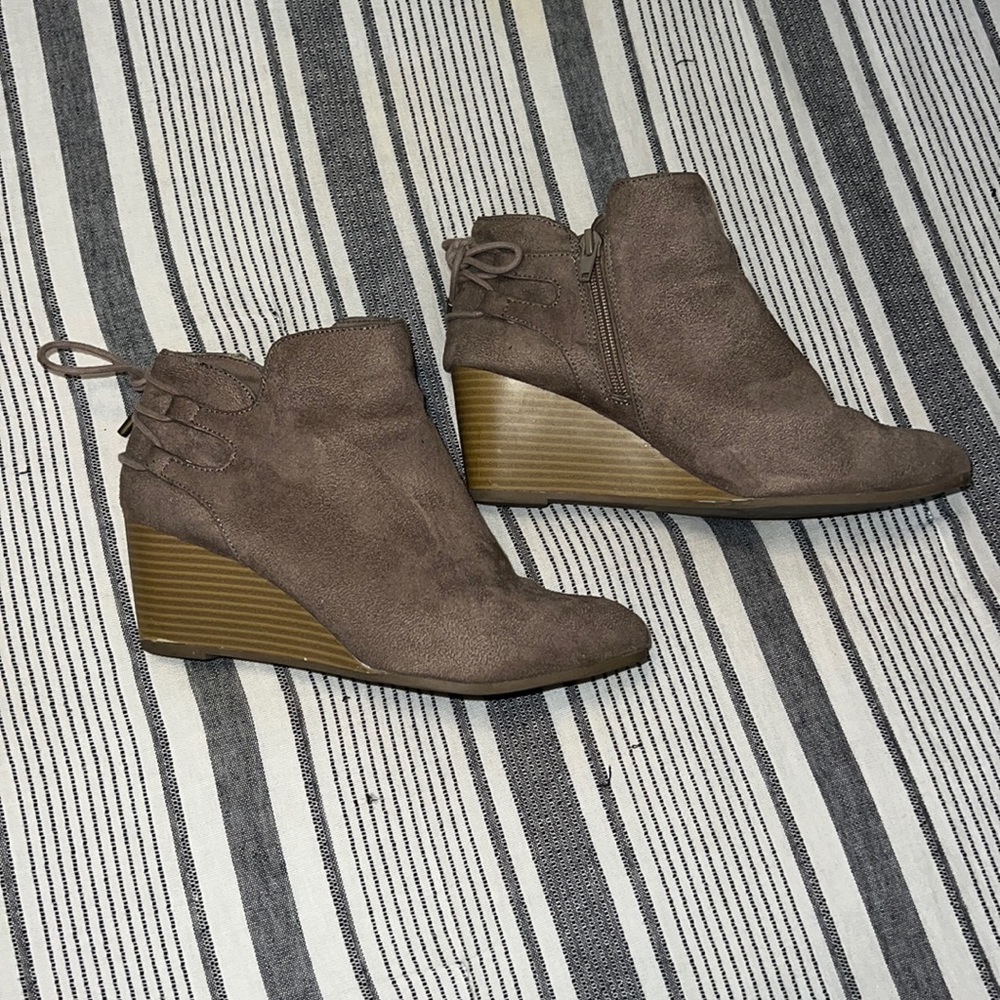 Maurices wedge bootie size 8